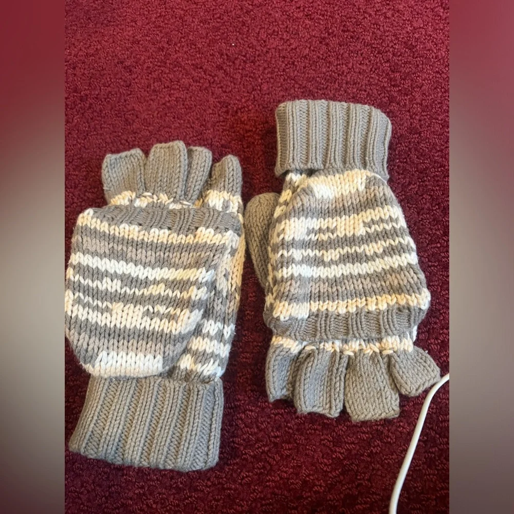 RACHEL RACHEL ROY gloves NWOT FINGERLESS GLOVES/MITTENS  GRAY AND WHITE